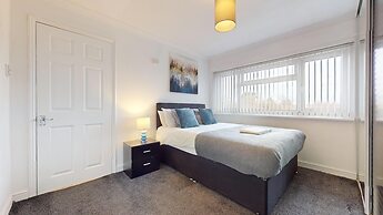 Lovely 3 Bedroom House in Dagenham With Parking