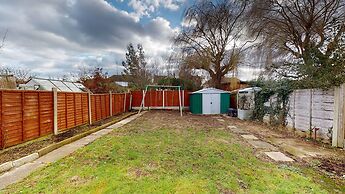 Immaculate 4-bed House in Romford