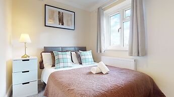 Immaculate 4-bed House in Romford