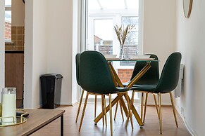 Luxurious 2 bed House - Free Parking