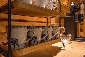 Hidden Hideaway 2 Bedroom Cabin by RedAwning