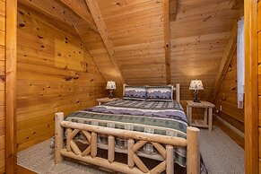 Hidden Hideaway 2 Bedroom Cabin by RedAwning