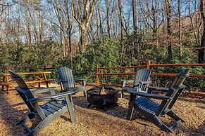 Hidden Hideaway 2 Bedroom Cabin by RedAwning