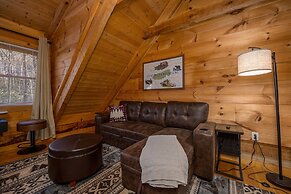 Hidden Hideaway 2 Bedroom Cabin by RedAwning