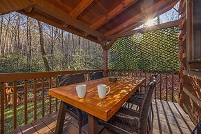 Hidden Hideaway 2 Bedroom Cabin by RedAwning