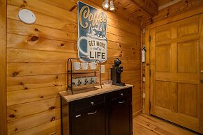 Hidden Hideaway 2 Bedroom Cabin by RedAwning