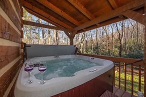 Hidden Hideaway 2 Bedroom Cabin by RedAwning