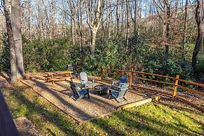 Hidden Hideaway 2 Bedroom Cabin by RedAwning