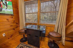 Hidden Hideaway 2 Bedroom Cabin by RedAwning