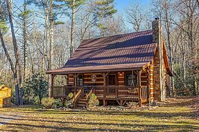 Hidden Hideaway 2 Bedroom Cabin by RedAwning