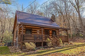 Hidden Hideaway 2 Bedroom Cabin by RedAwning