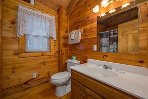 Hidden Hideaway 2 Bedroom Cabin by RedAwning