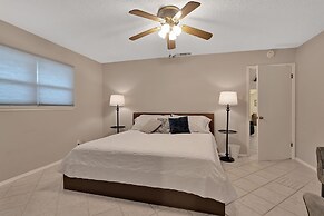 Comfy Home W/ Great Accessibility 3 Bedroom Home by RedAwning