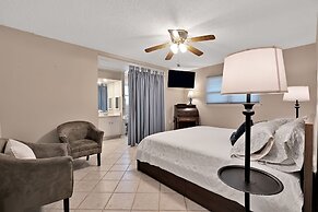 Comfy Home W/ Great Accessibility 3 Bedroom Home by RedAwning