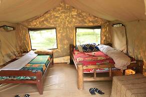 Room in B&B - Red Rocks Rwanda - Safari Tent Twin