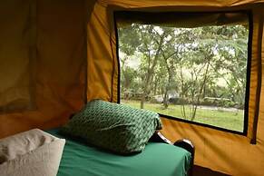 Room in B&B - Red Rocks Rwanda - Safari Tent Twin