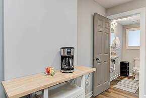 Chic Spacious Downtown Retreat