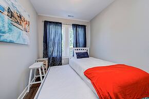 Chic Spacious Downtown Retreat