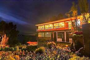 Amantani Samary Lodge