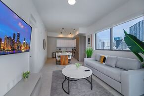 Brickell Heart Condo with Amazing Views
