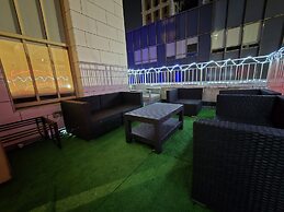 Elite Terrace - Spacious Apt w Terrace
