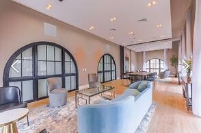 Elite Terrace - Spacious Apt w Terrace