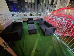 Elite Terrace - Spacious Apt w Terrace