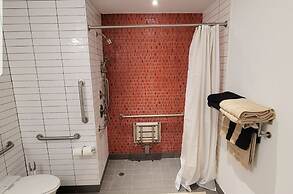 Elite Terrace - Spacious Apt w Terrace