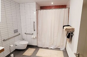Elite Terrace - Spacious Apt w Terrace