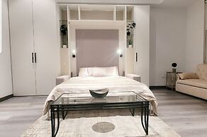 Elite Terrace - Spacious Apt w Terrace