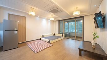 Yeosu Bebeolleh Pension