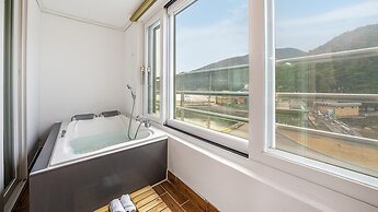 Yeosu Bebeolleh Pension