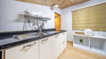 Yeosu Bebeolleh Pension