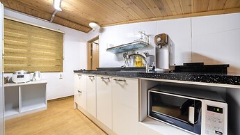 Yeosu Bebeolleh Pension