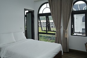 Charming Hill Hotel Cat Ba