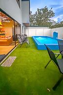 Modern Uvita Beachhouse by Whale's Tale