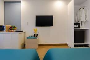 Lyn's Hotel & Apartment