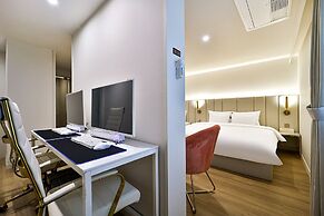 Den Basta Hotel Daeyeon