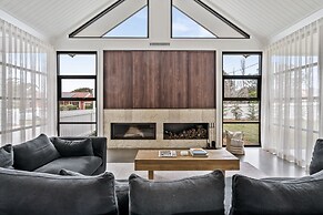 The Loft at Maple Cottages, Berry - by Linnaeus Collection