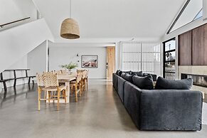 The Loft at Maple Cottages, Berry - by Linnaeus Collection