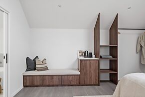 The Loft at Maple Cottages, Berry - by Linnaeus Collection