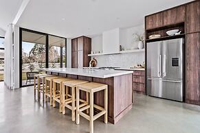 The Loft at Maple Cottages, Berry - by Linnaeus Collection