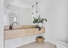 The Loft at Maple Cottages, Berry - by Linnaeus Collection