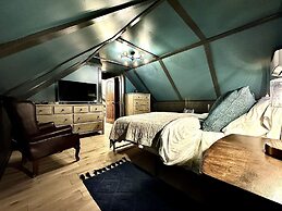 3BDR Home by Torch Lake Sandbar 11931