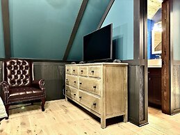 3BDR Home by Torch Lake Sandbar 11931