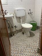 Goroomgo Vhyom Sky Palace Near Sakherbazar Metro Station Kolkata