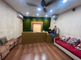 Goroomgo Vhyom Sky Palace Near Sakherbazar Metro Station Kolkata