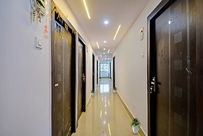 Goroomgo Vhyom Sky Palace Near Sakherbazar Metro Station Kolkata