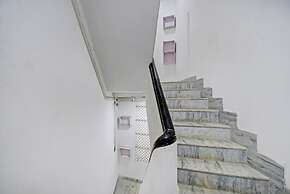 Goroomgo Vhyom Sky Palace Near Sakherbazar Metro Station Kolkata