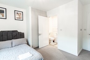 Brand New Luxurious 2-bed Apartment in Barking
